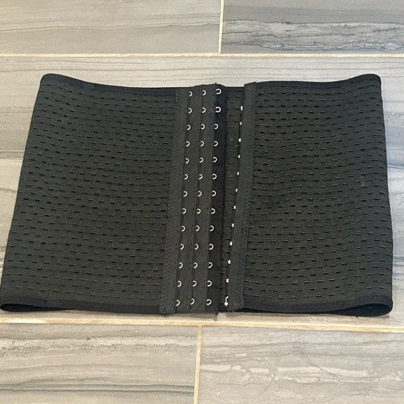 Waist Trainor, size XL, black, 3 adjustable rows of clasp, unbranded - Picture 2 of 6